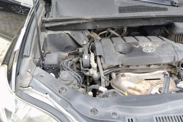 Used Toyota Highlander 2011 2.7L Two-Wheel Drive 7-Seater Luxury Edition Engine Bay Right
