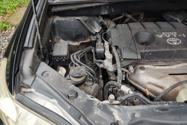 Used Toyota Highlander 2011 2.7L Two-Wheel Drive 7-Seater Luxury Edition Engine Bay Right