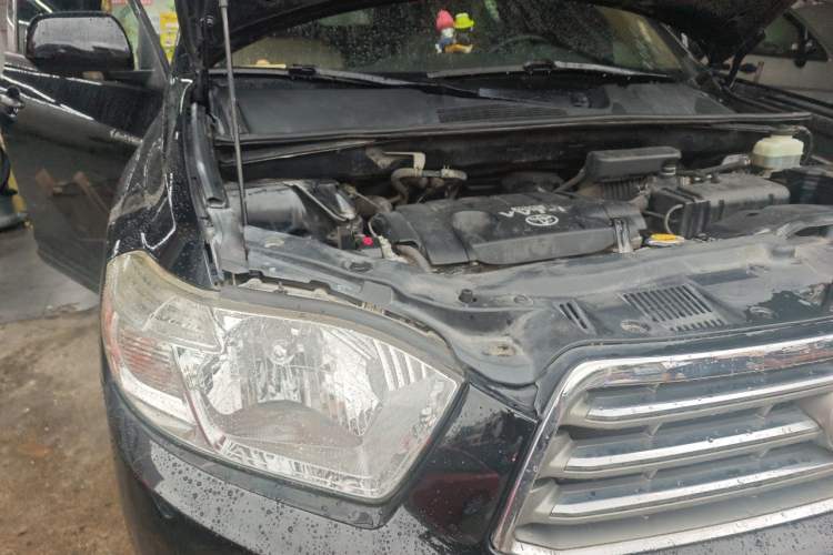 Used Toyota Highlander 2011 2.7L Two-Wheel Drive 7-Seater Supreme Edition Engine Bay Right
