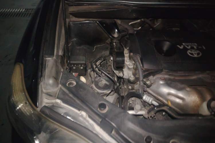 Used Toyota Highlander 2011 2.7L Two-Wheel Drive 7-Seater Luxury Edition Engine Bay Right