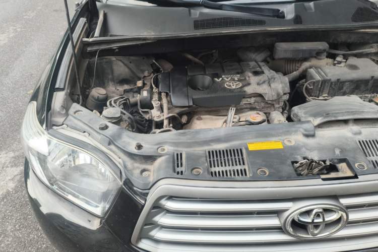 Used Toyota Highlander 2011 2.7L Two-Wheel Drive 5-Seater Elite Edition Engine Bay Right