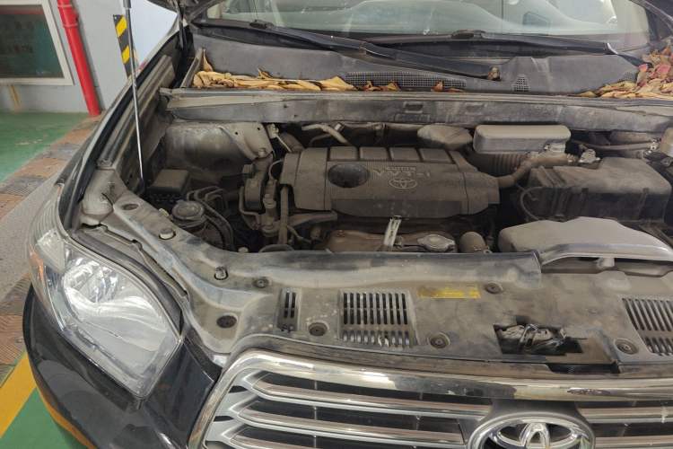 Used Toyota Highlander 2011 2.7L Two-Wheel Drive 7-Seater Luxury Navigation Edition Engine Bay Right