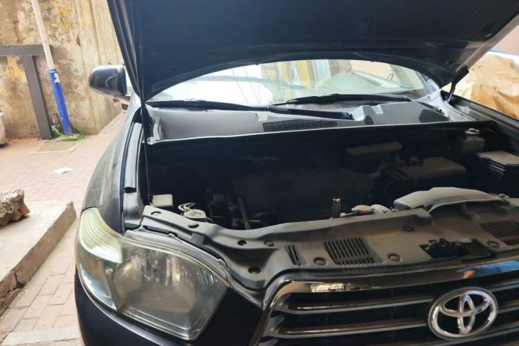 Used Toyota Highlander 2011 2.7L Two-Wheel Drive 7-Seater Luxury Edition Engine Bay Right