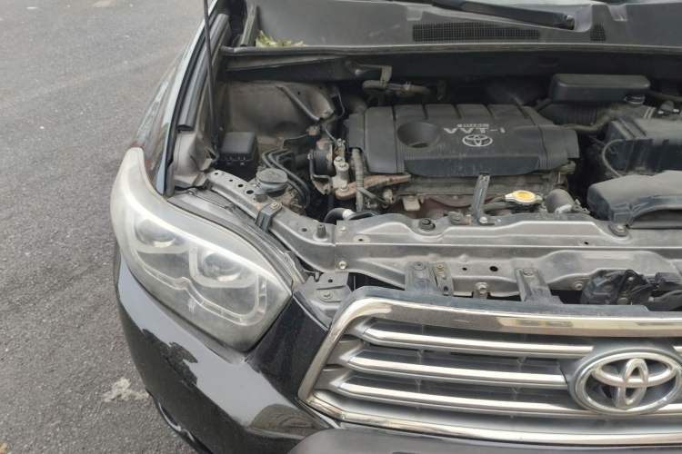 Used Toyota Highlander 2011 2.7L Two-Wheel Drive 7-Seater Luxury Edition Engine Bay Right