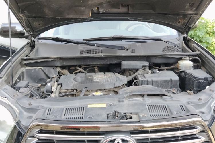 Used Toyota Highlander 2011 2.7L Two-Wheel Drive 7-Seater Luxury Edition Engine Bay