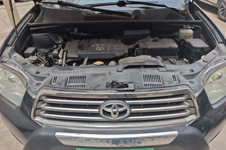 Used Toyota Highlander 2011 2.7L Two-Wheel Drive 7-Seater Luxury Edition Engine Bay