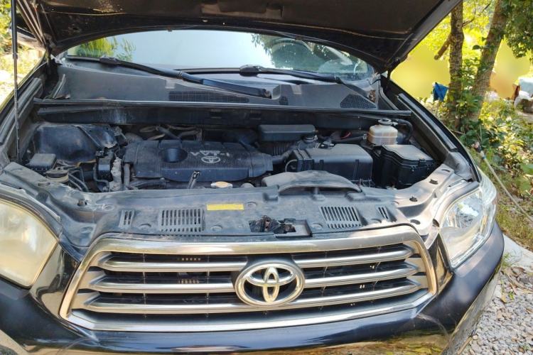 Used Toyota Highlander 2011 2.7L Two-Wheel Drive 7-Seater Luxury Edition Engine Bay