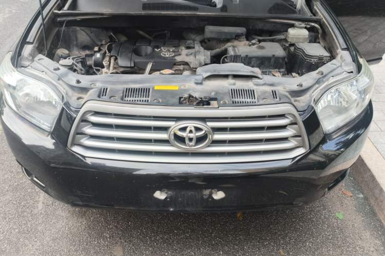 Used Toyota Highlander 2011 2.7L Two-Wheel Drive 5-Seater Elite Edition Engine Bay