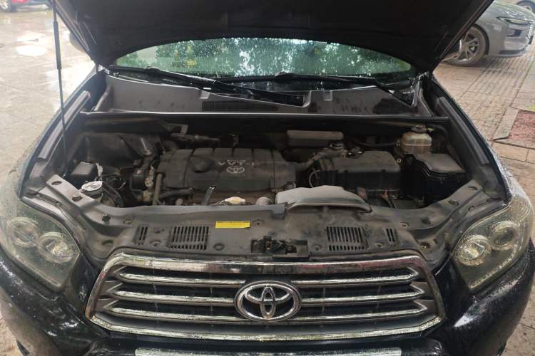 Used Toyota Highlander 2011 2.7L Two-Wheel Drive 7-Seater Luxury Edition Engine Bay