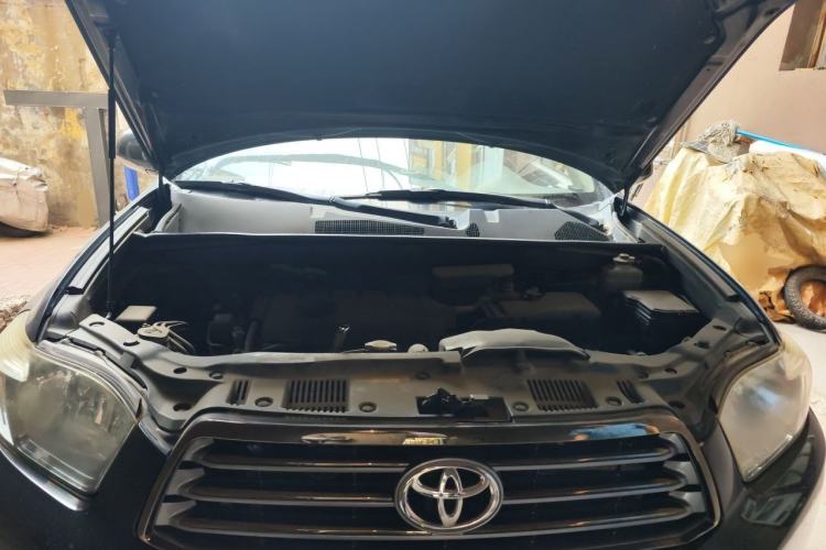 Used Toyota Highlander 2011 2.7L Two-Wheel Drive 7-Seater Luxury Edition Engine Bay