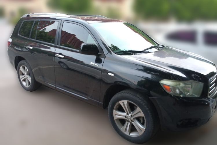 Used Toyota Highlander 2011 2.7L Two-Wheel Drive 7-Seater Luxury Edition Front Right 45 Deg