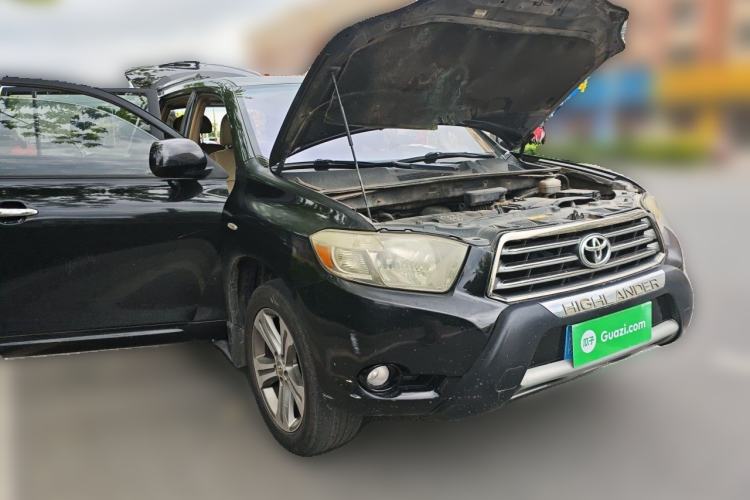 Used Toyota Highlander 2011 2.7L Two-Wheel Drive 7-Seater Luxury Edition Front Right 45 Deg