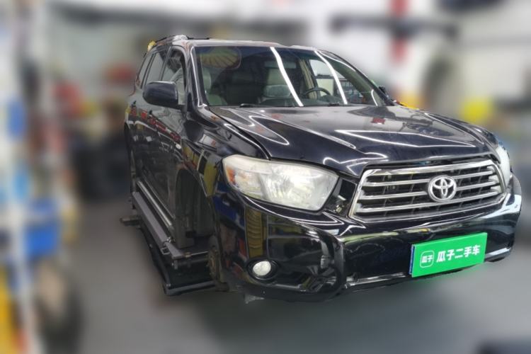 Used Toyota Highlander 2011 2.7L Two-Wheel Drive 7-Seater Luxury Edition Front Right 45 Deg
