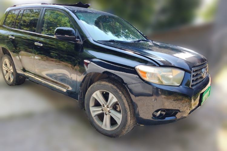 Used Toyota Highlander 2011 2.7L Two-Wheel Drive 7-Seater Luxury Edition Front Right 45 Deg