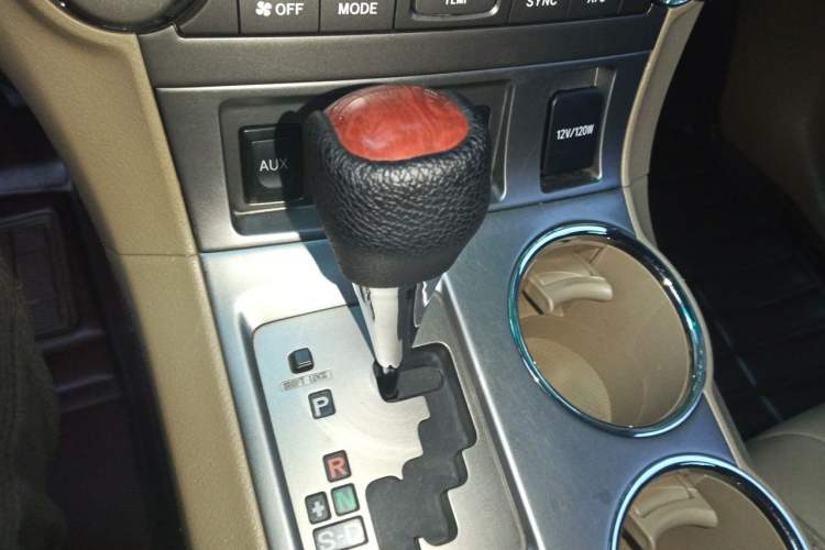 Used Toyota Highlander 2011 2.7L Two-Wheel Drive 7-Seater Luxury Edition Gear Lever