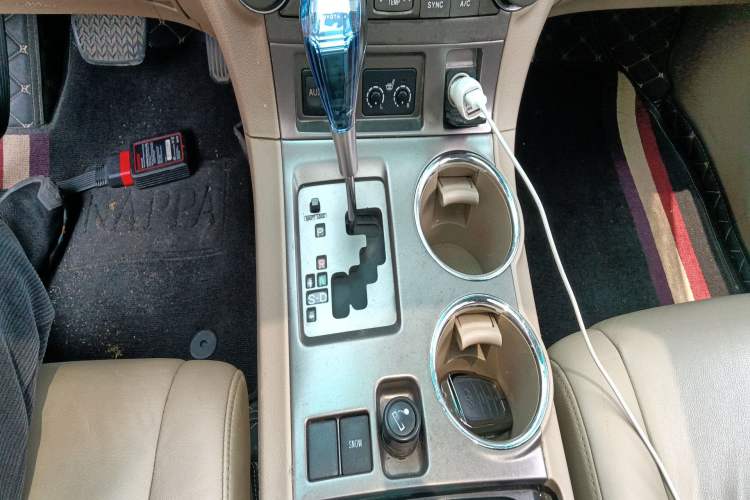 Used Toyota Highlander 2011 2.7L Two-Wheel Drive 7-Seater Luxury Navigation Edition Gear Lever