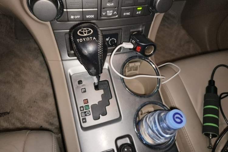 Used Toyota Highlander 2011 2.7L Two-Wheel Drive 7-Seater Luxury Edition Gear Lever