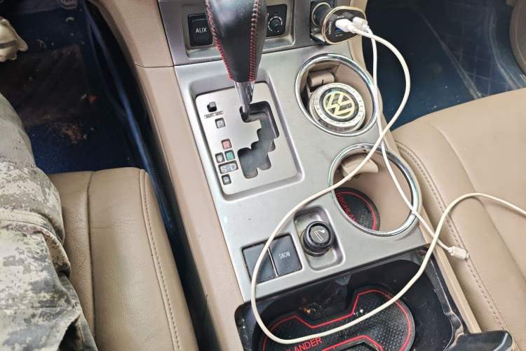 Used Toyota Highlander 2011 2.7L Two-Wheel Drive 7-Seater Luxury Edition Gear Lever