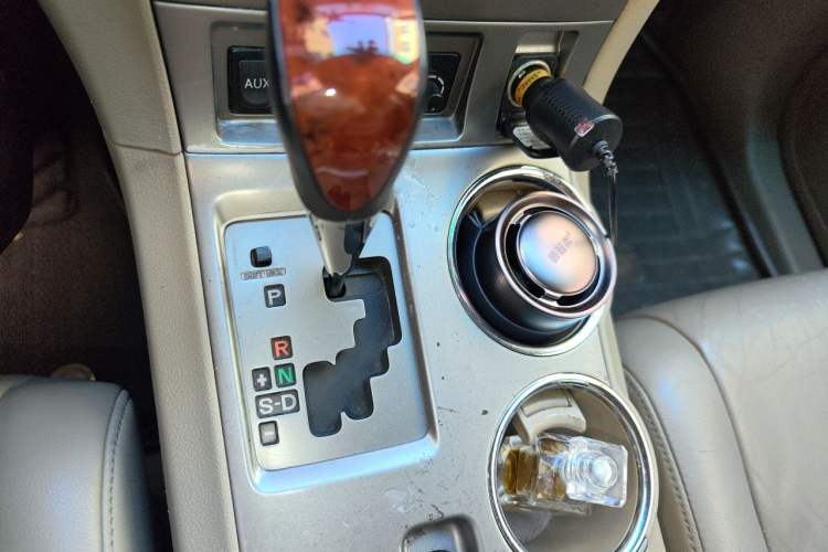 Used Toyota Highlander 2011 2.7L Two-Wheel Drive 7-Seater Luxury Edition Gear Lever