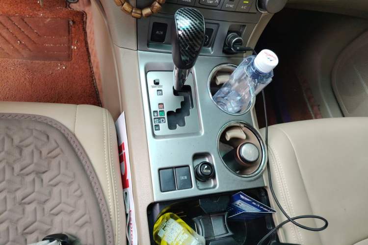 Used Toyota Highlander 2011 2.7L Two-Wheel Drive 7-Seater Elite Edition Gear Lever