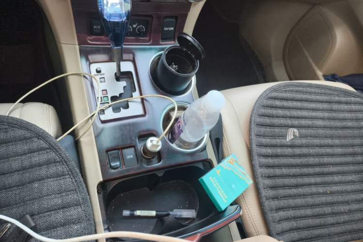 Used Toyota Highlander 2011 2.7L Two-Wheel Drive 7-Seater Supreme Edition Gear Lever