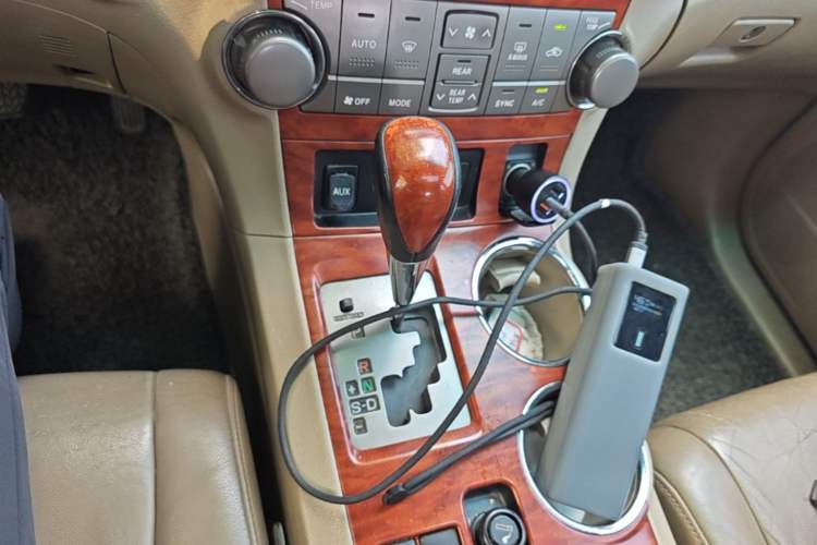 Used Toyota Highlander 2011 2.7L Two-Wheel Drive 7-Seater Supreme Edition Gear Lever