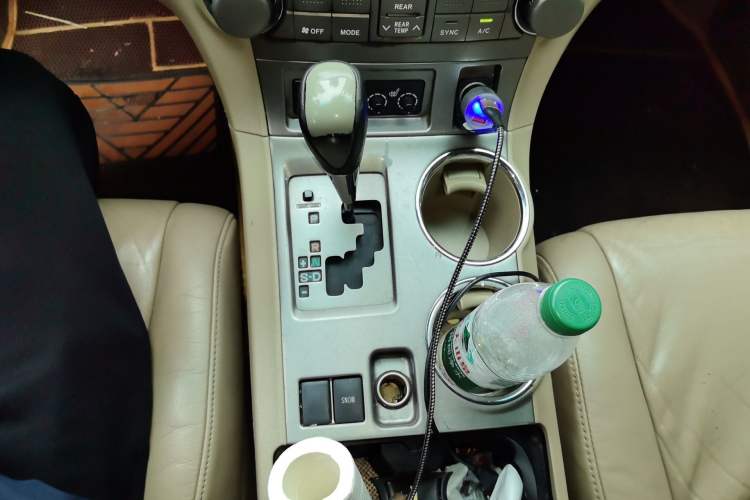 Used Toyota Highlander 2011 2.7L Two-Wheel Drive 7-Seater Luxury Edition Gear Lever