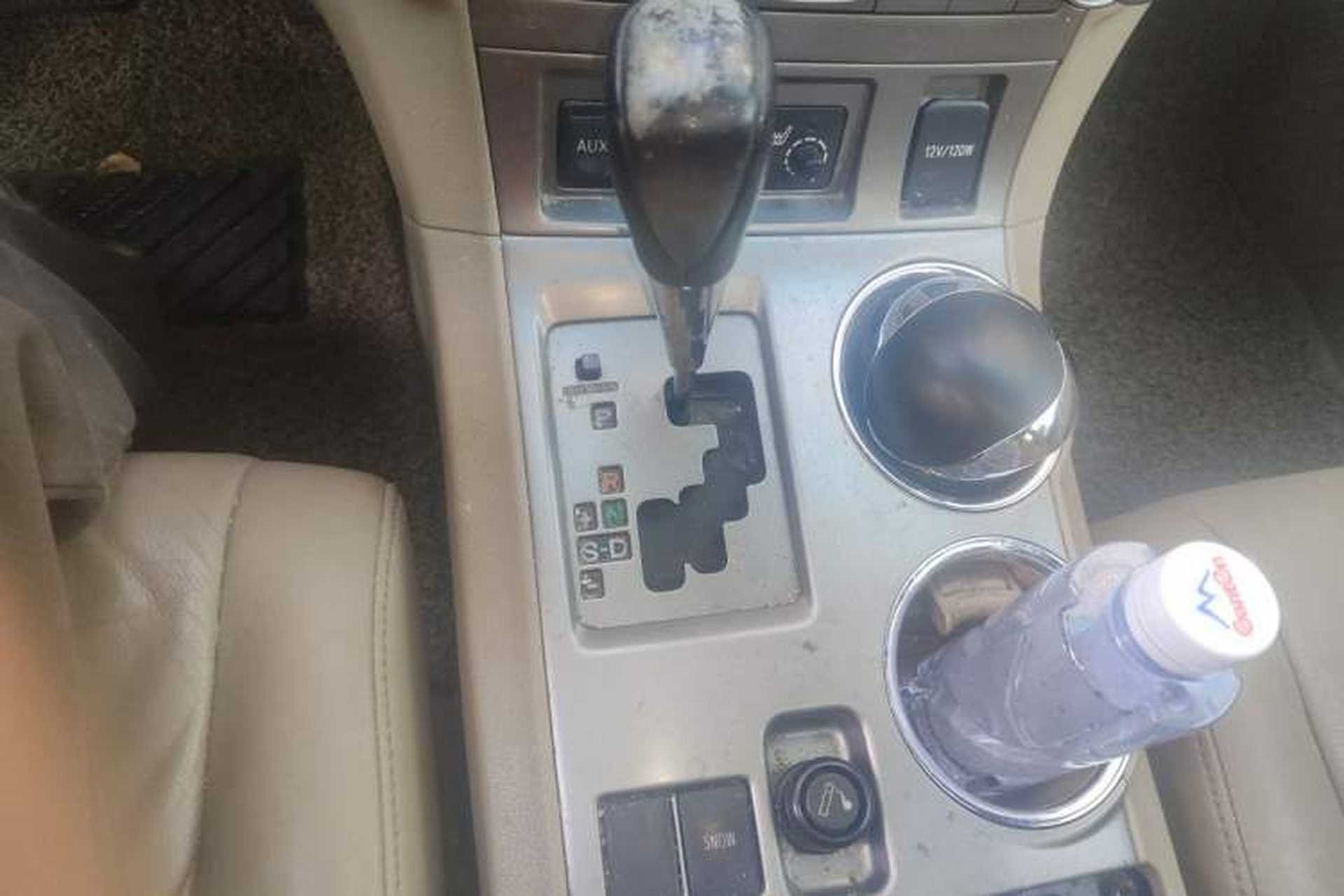 Used Toyota Highlander 2011 2.7L Two-Wheel Drive 7-Seater Luxury Edition Gear Lever