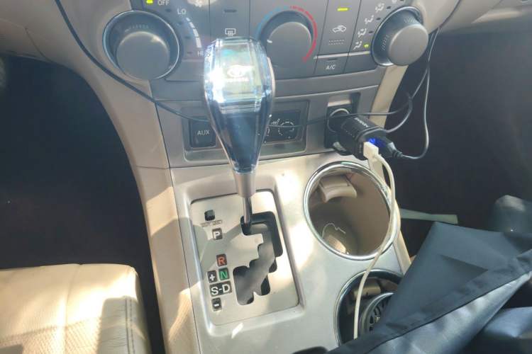 Used Toyota Highlander 2011 2.7L Two-Wheel Drive 5-Seater Sport Edition Gear Lever