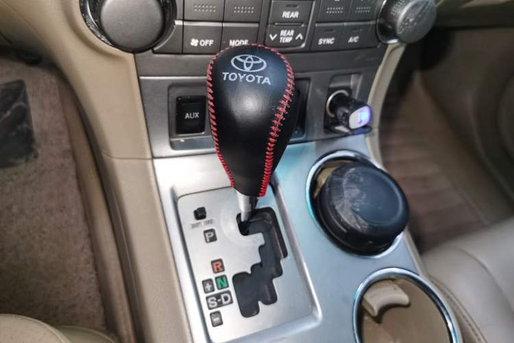 Used Toyota Highlander 2011 2.7L Two-Wheel Drive 7-Seater Luxury Edition Gear Lever