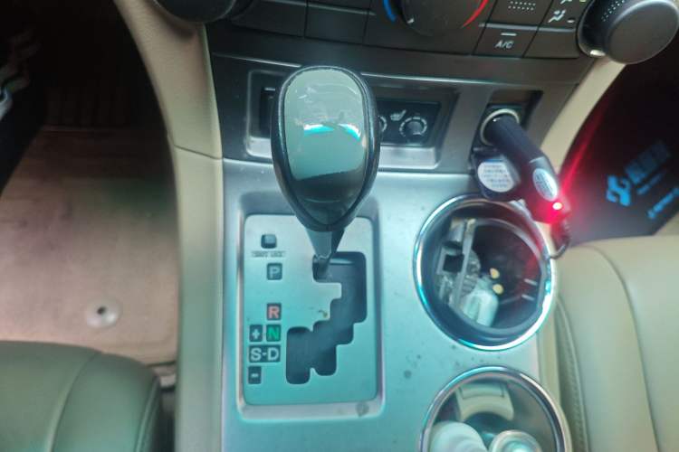 Used Toyota Highlander 2011 2.7L Two-Wheel Drive 5-Seater Sport Edition Gear Lever
