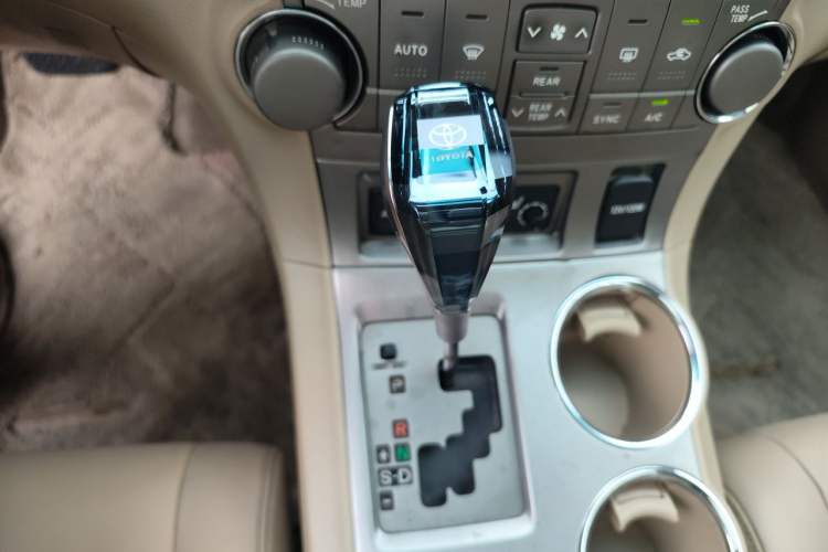 Used Toyota Highlander 2011 2.7L Two-Wheel Drive 7-Seater Luxury Edition Gear Lever