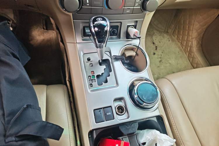 Used Toyota Highlander 2011 2.7L Two-Wheel Drive 5-Seater Sport Edition Gear Lever