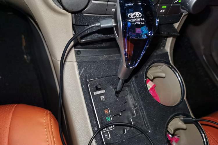 Used Toyota Highlander 2011 2.7L Two-Wheel Drive 7-Seater Elite Edition Gear Lever