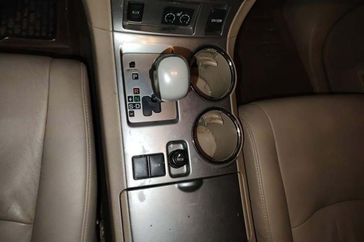 Used Toyota Highlander 2011 2.7L Two-Wheel Drive 7-Seater Luxury Edition Gear Lever