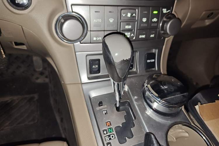 Used Toyota Highlander 2011 2.7L Two-Wheel Drive 7-Seater Luxury Navigation Edition Gear Lever