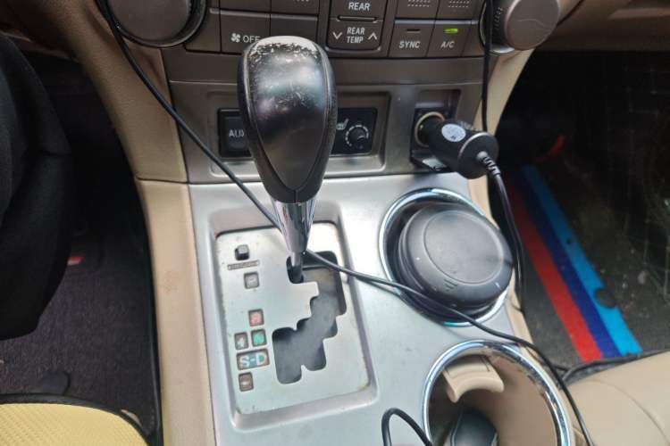 Used Toyota Highlander 2011 2.7L Two-Wheel Drive 7-Seater Luxury Edition Gear Lever