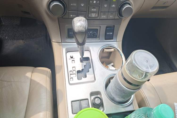 Used Toyota Highlander 2011 2.7L Two-Wheel Drive 7-Seater Luxury Edition Gear Lever