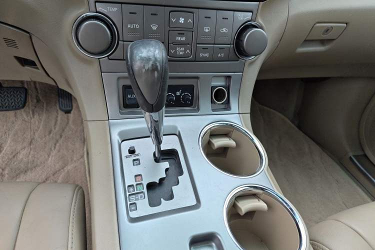 Used Toyota Highlander 2011 2.7L Two-Wheel Drive 7-Seater Luxury Navigation Edition Gear Lever