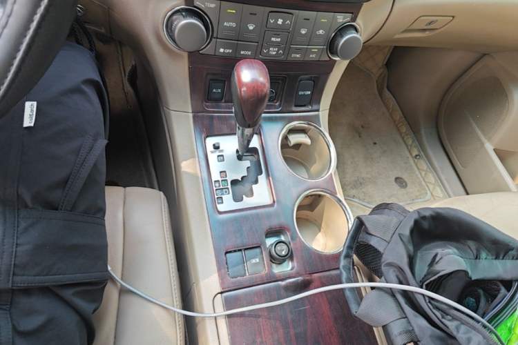 Used Toyota Highlander 2011 2.7L Two-Wheel Drive 7-Seater Luxury Navigation Edition Gear Lever