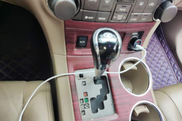 Used Toyota Highlander 2011 2.7L Two-Wheel Drive 7-Seater Luxury Edition Gear Lever