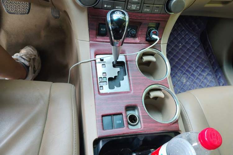 Used Toyota Highlander 2011 2.7L Two-Wheel Drive 7-Seater Luxury Edition Gear Lever