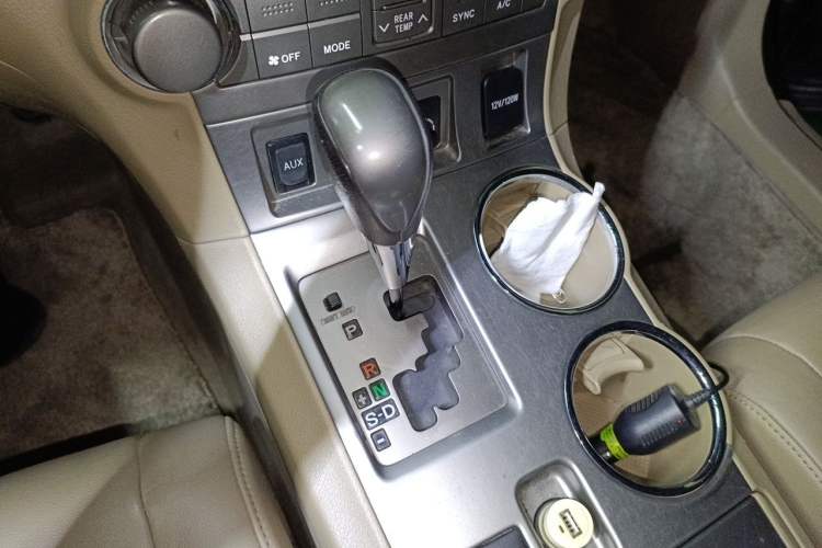 Used Toyota Highlander 2011 2.7L Two-Wheel Drive 7-Seater Luxury Navigation Edition Gear Lever