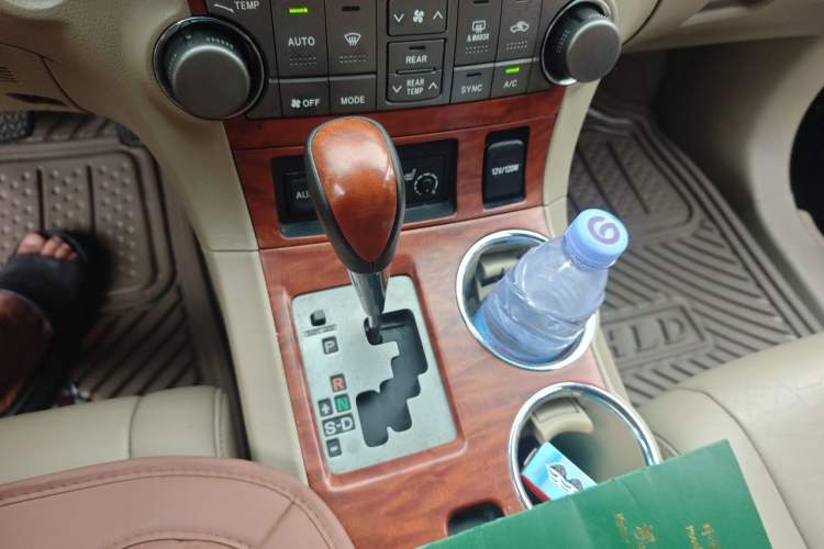 Used Toyota Highlander 2011 2.7L Two-Wheel Drive 7-Seater Supreme Edition Gear Lever