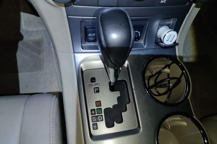 Used Toyota Highlander 2011 2.7L Two-Wheel Drive 5-Seater Sport Edition Gear Lever