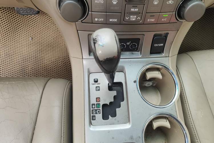 Used Toyota Highlander 2011 2.7L Two-Wheel Drive 7-Seater Luxury Edition Gear Lever