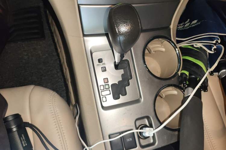 Used Toyota Highlander 2011 2.7L Two-Wheel Drive 7-Seater Elite Edition Gear Lever