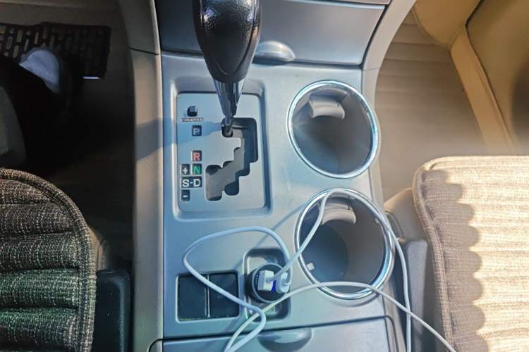 Used Toyota Highlander 2011 2.7L Two-Wheel Drive 5-Seater Elite Edition Gear Lever