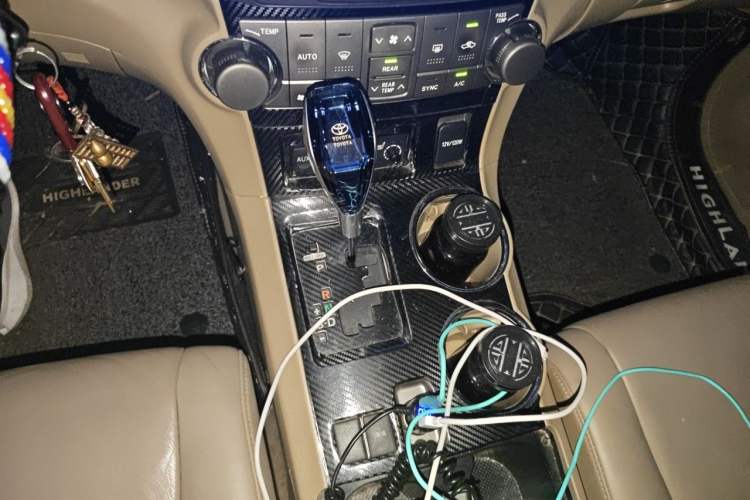 Used Toyota Highlander 2011 2.7L Two-Wheel Drive 7-Seater Luxury Edition Gear Lever