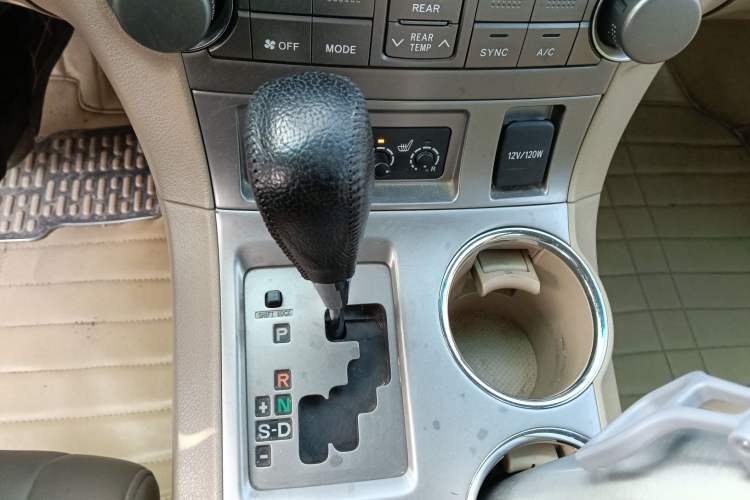 Used Toyota Highlander 2011 2.7L Two-Wheel Drive 7-Seater Luxury Edition Gear Lever